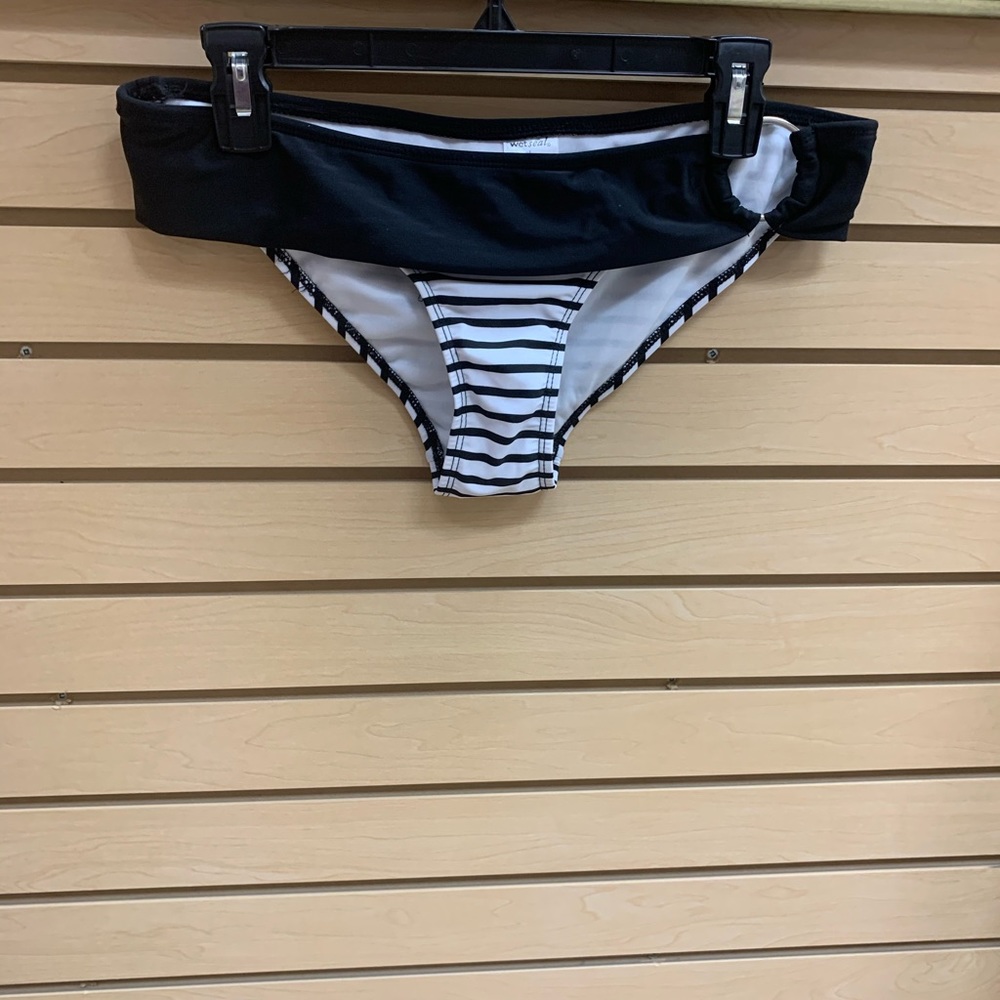NWT Wetseal bikini bottoms